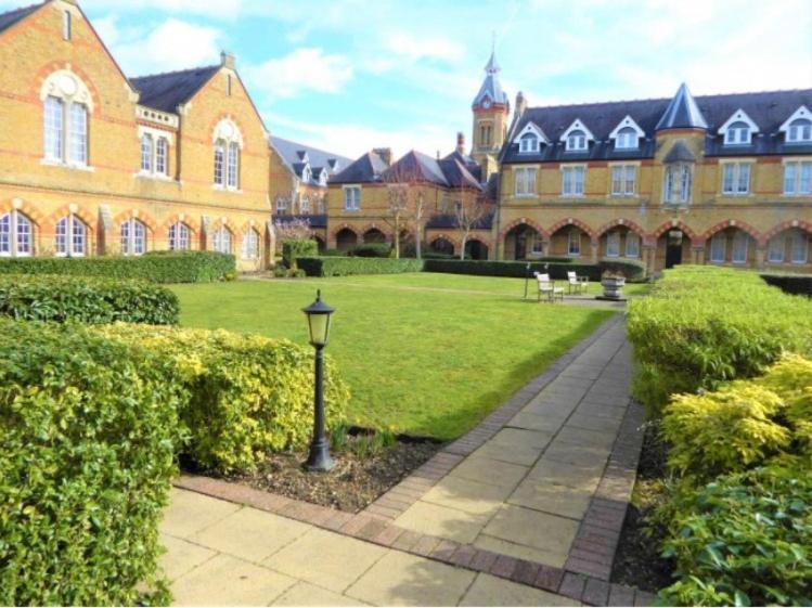 Pinewood Cottage Watford  Dış mekan fotoğraf
